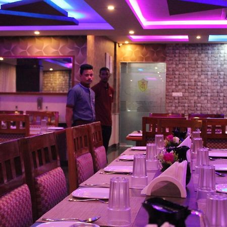 Golden Pride Hotel カナーカプラ エクステリア 写真
