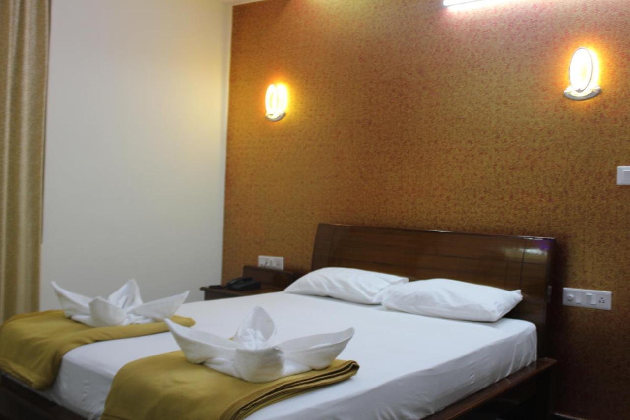 Golden Pride Hotel カナーカプラ エクステリア 写真