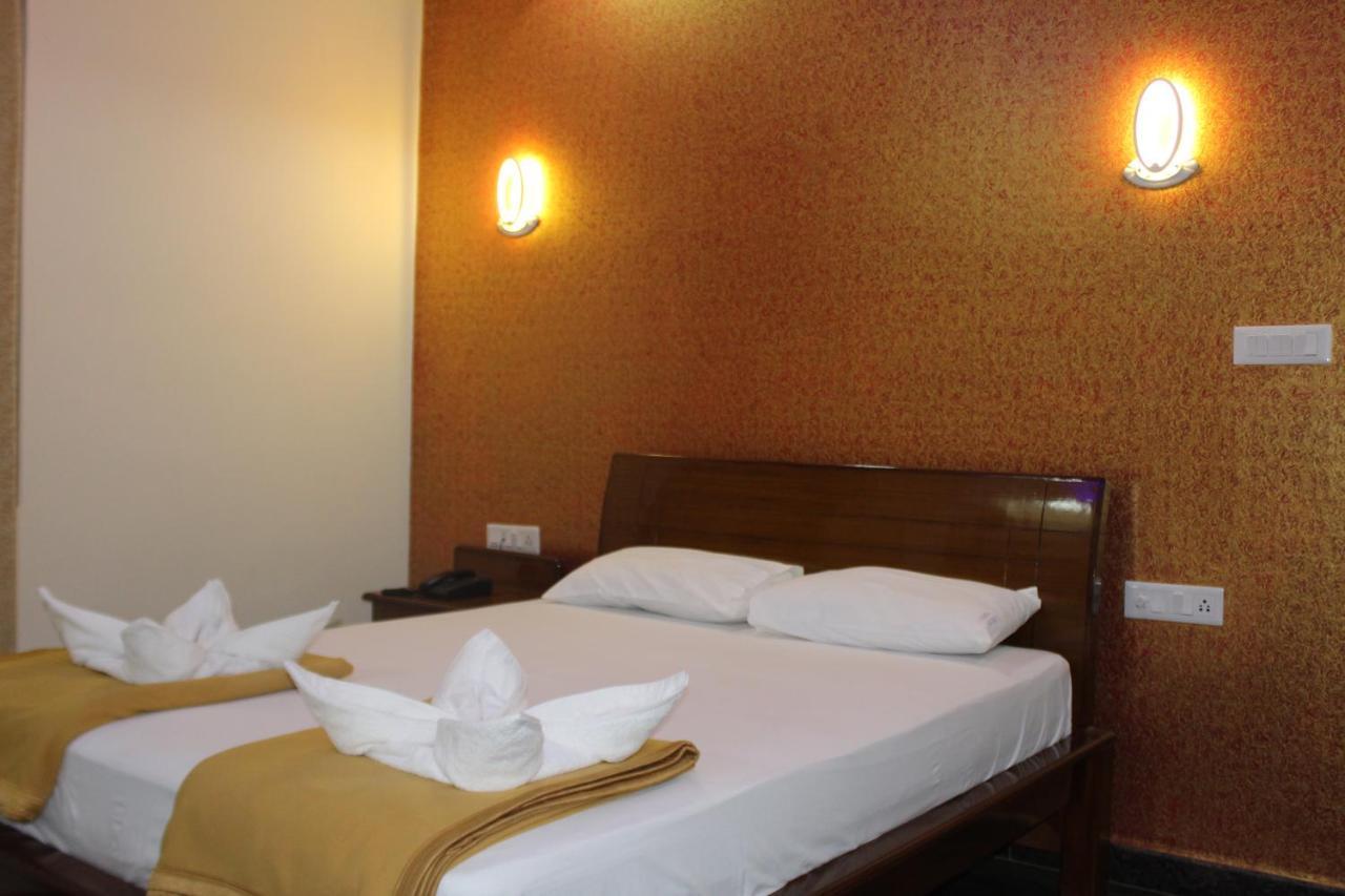 Golden Pride Hotel カナーカプラ エクステリア 写真